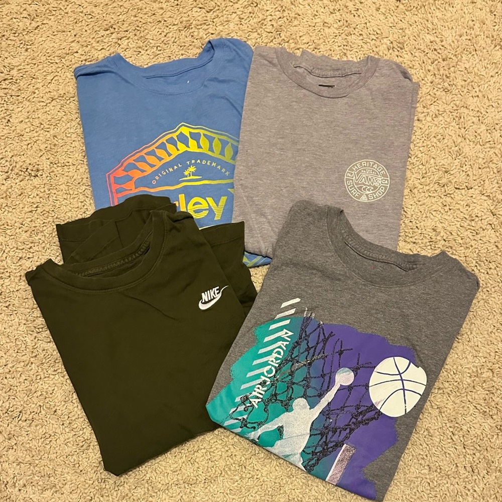 Lot of 4 t-shirts, Small